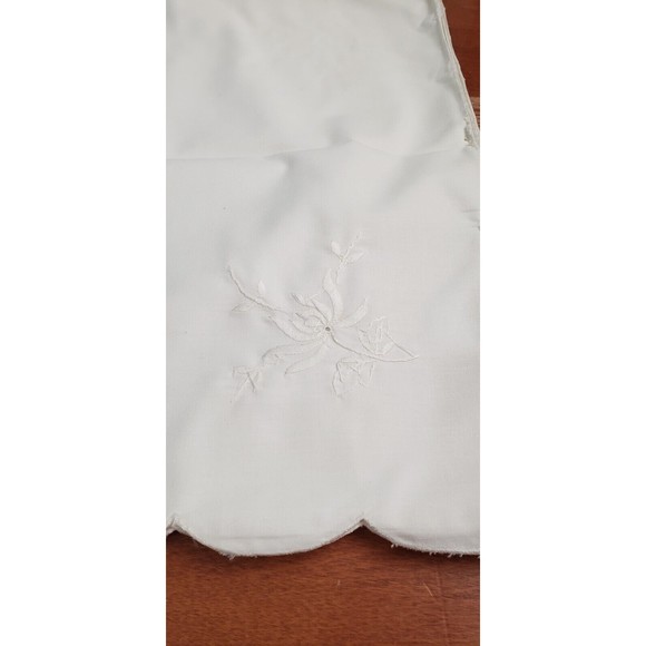 Vintage Linen Embroidered & Bobbin Lace  Dinner Napkins New Old Stock 2 designs - Picture 1 of 12